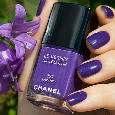 Chanel Lavanda (727) Le Vernis Nail Colour Review 